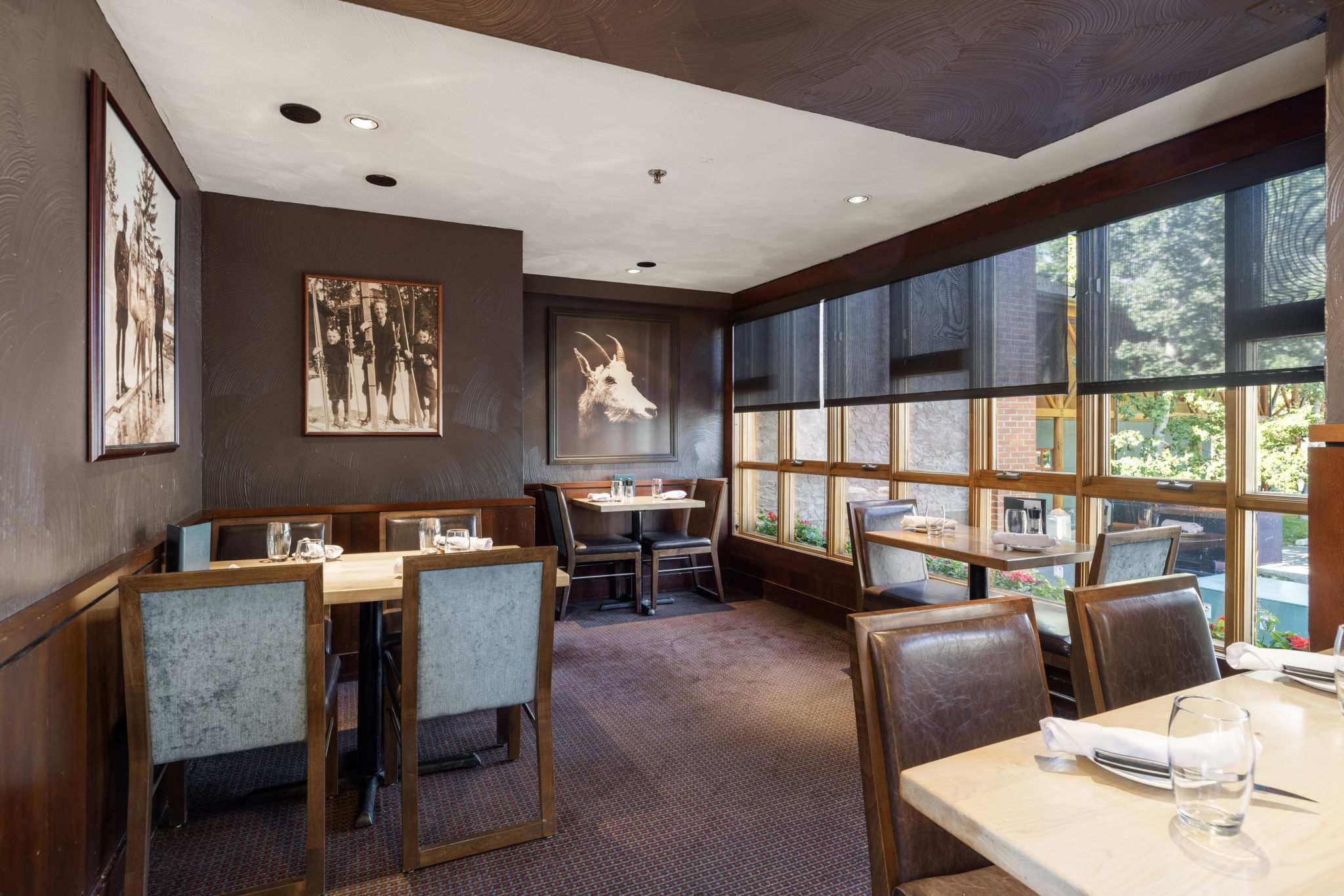 3-web-or-mls-_11A2381 downtown banff keg upper dining