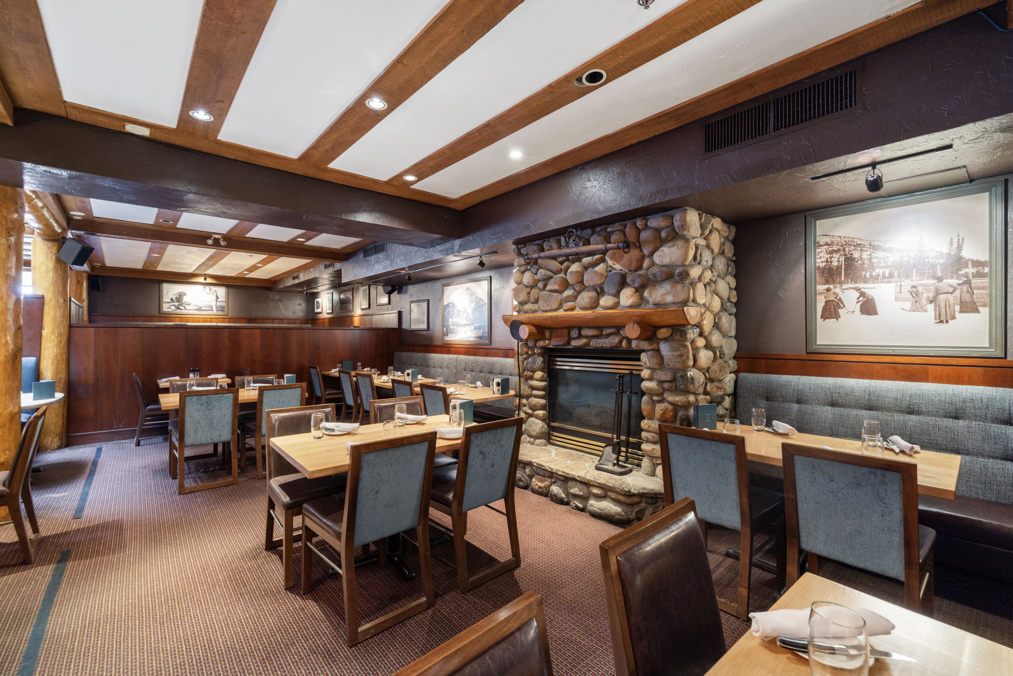 8-web-or-mls-_11A2480 downtown banff keg lower lounge